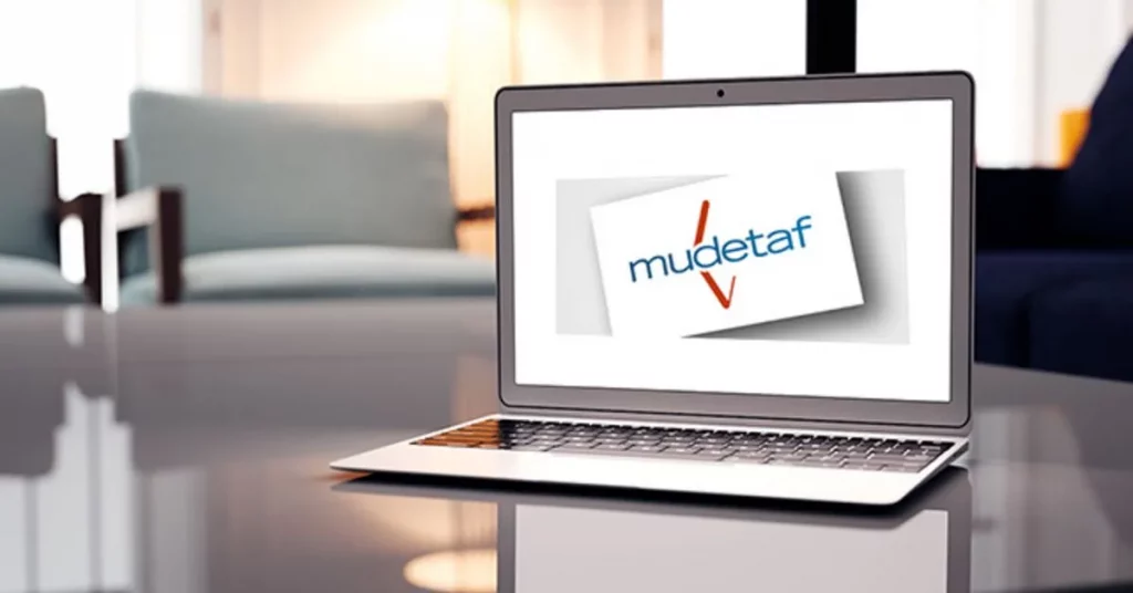 Témoignage client Mudetaf affiché sur écran d’ordinateur portable